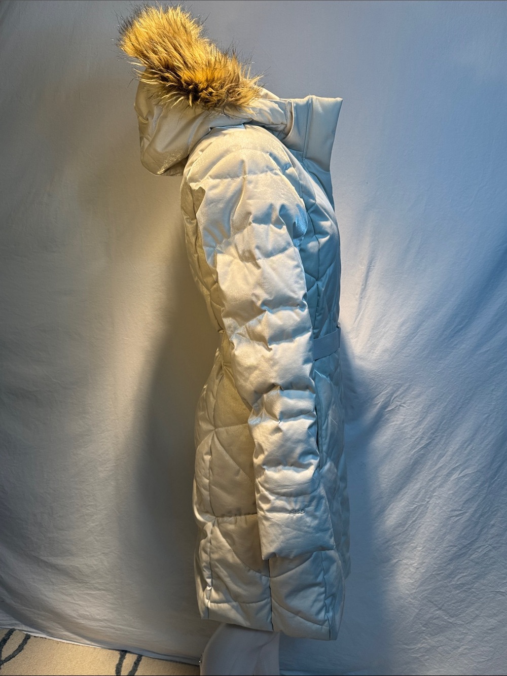 The North Face Women's Cream Quilted Belted Puffer Coat with Faux-Fur Hood - Picture 7 of 16